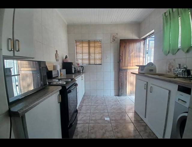 4 BEDROOM HOUSE FOR SALE IN GENL ALBERTS PARK